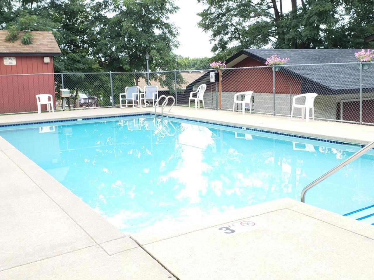 Woodside Dells Hotel & Suites ウィスコンシン デルズ エクステリア 写真