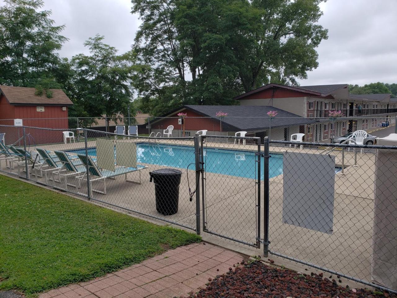 Woodside Dells Hotel & Suites ウィスコンシン デルズ エクステリア 写真